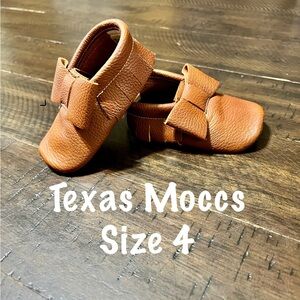 Texas Moccs Boutique Baby Moccasins Size 4 Brown Bow with Fringe